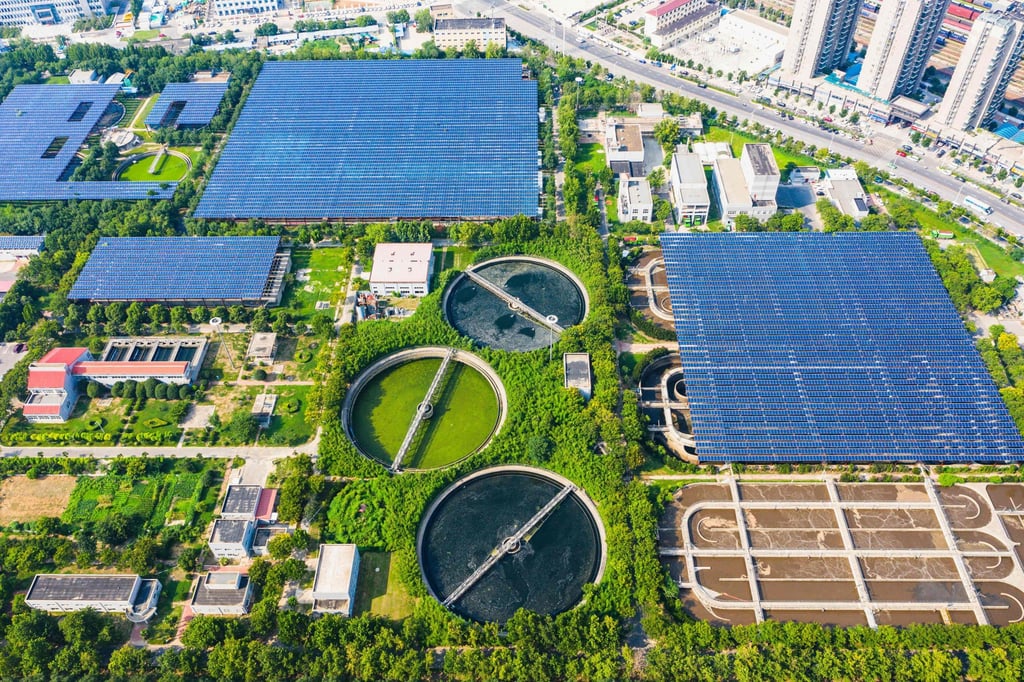 An aerial photo taken on August 4, 2022 shows solar panels built over a sewage treatment plant in Zhengzhou, in China’s central Henan province. Photo: AFP