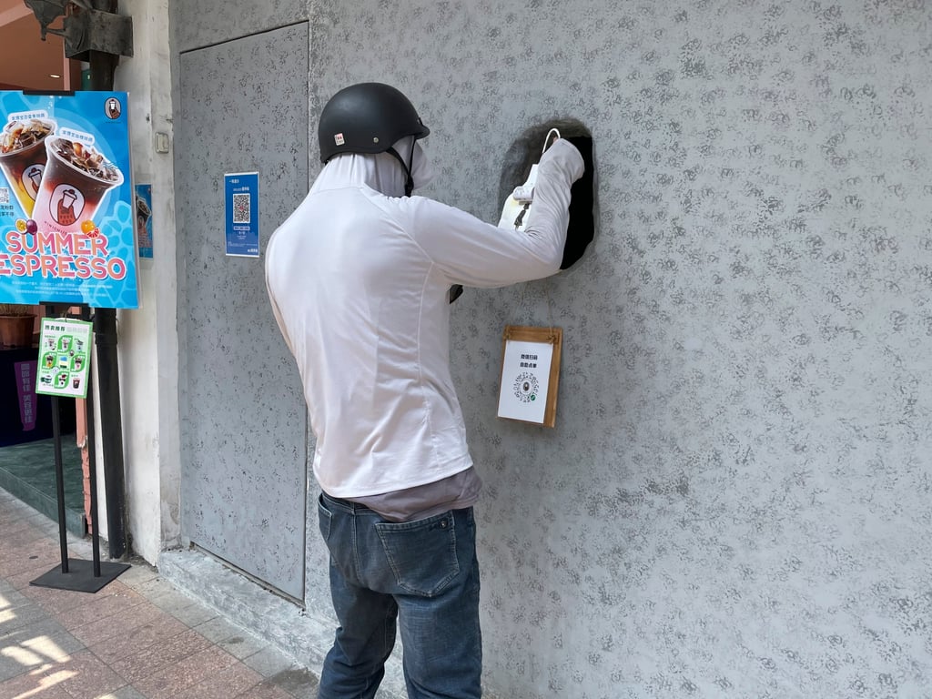 Hinichijou serves takeaway only coffee drinks, which has become a successful gimmick for the brand. Photo: SCMP