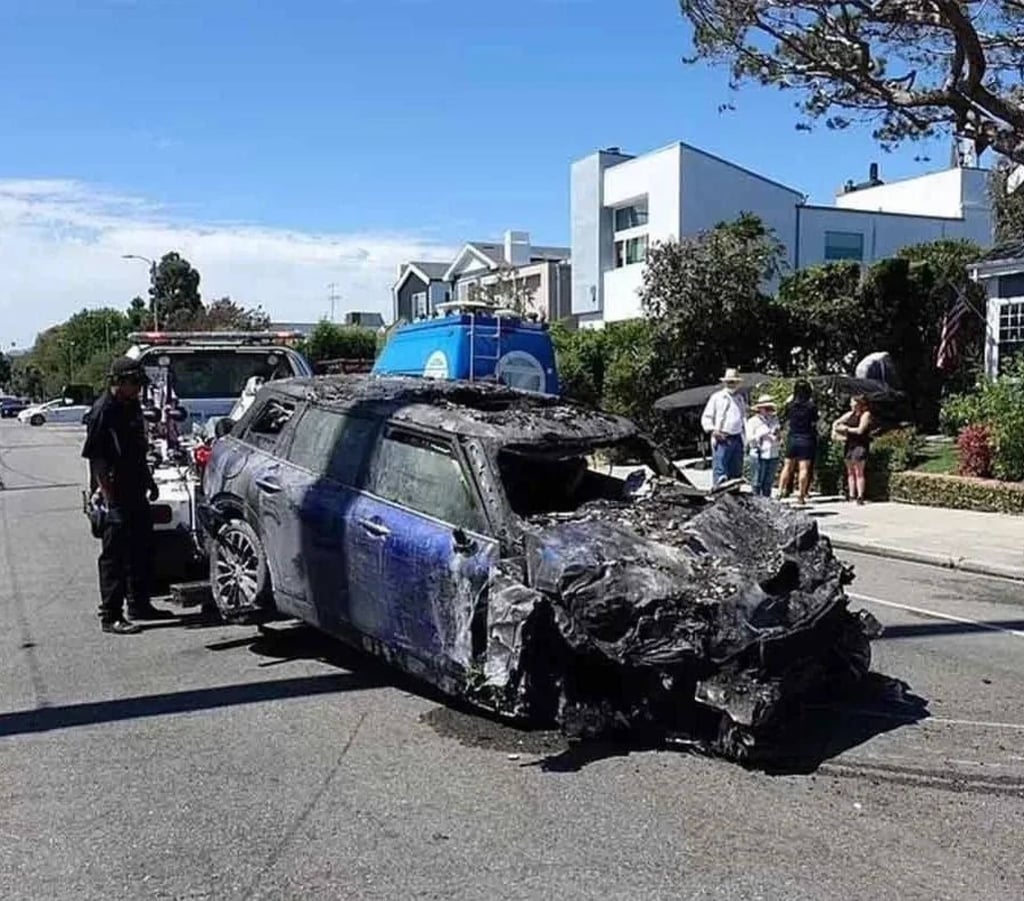 Anne Heche’s Mini Cooper was found in a devastating state from the car crash. Photo: @gaylestv/Instagram