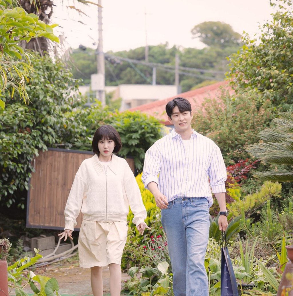 Park Eun-bin (left) and Kang in a still from Extraordinary Attorney Woo.