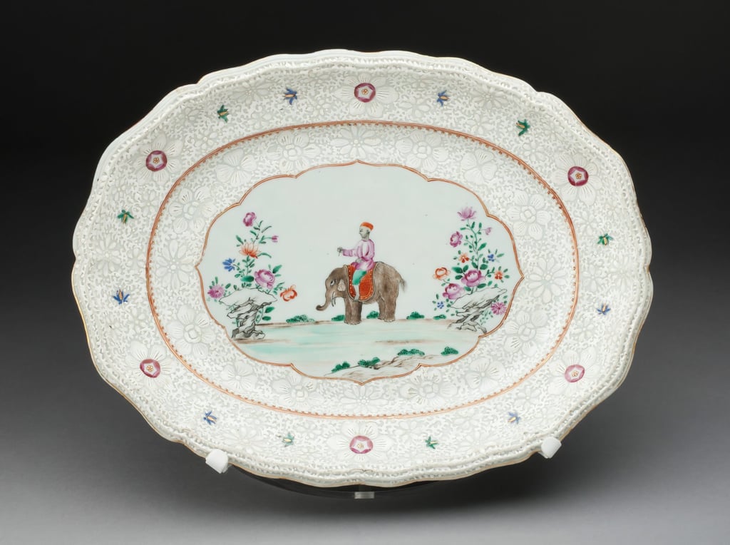 A porcelain platter from Jingdezhen in China, circa 1800. Photo: Getty Images
