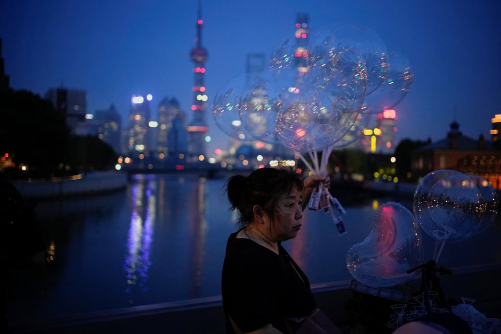 Shanghai is switching off lights along its popular Bund waterfront are to conserve energy. Photo: Reuters. Shanghai is switching off lights along its popular Bund waterfront are to conserve energy. Photo: Reuters.