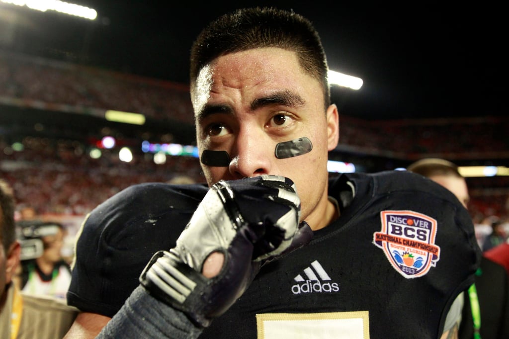 An emotional Manti Te’o leaves the field after a 42-14 loss against Alabama in the BCS National Championship game in 2013. Photo: Chicago Tribune/MCT