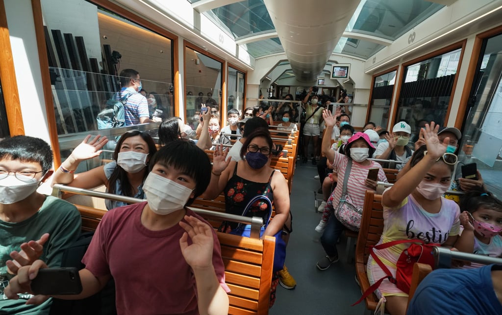 Hongkongers get excited about being among the first to ride on the new Peak Tram. Photo: Felix Wong Hongkongers get excited about being among the first to ride on the new Peak Tram. Photo: Felix Wong