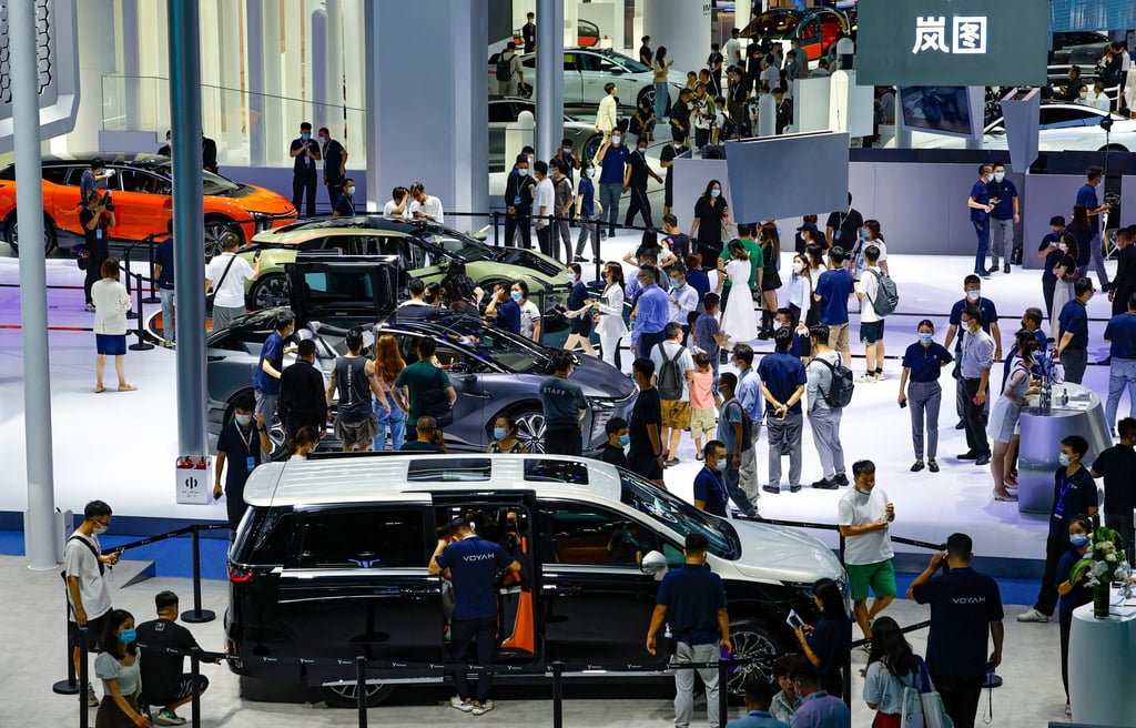 Visitors at the Chengdu Motor Show 2022, pictured on August 26, 2022. The now closed show displayed 1,600 cars and had 128 brands taking part. Photo: Xinhua Visitors at the Chengdu Motor Show 2022, pictured on August 26, 2022. The now closed show displayed 1,600 cars and had 128 brands taking part. Photo: Xinhua