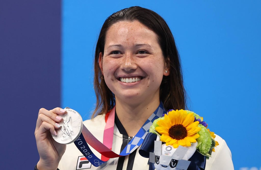 Siobhan Haughey poses on the podium in Tokyo with a silver medal, Photo: Reuters