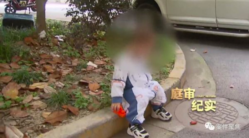 Jason, now aged 2, has not seen his mother for more than a year while she has been stuck in Ukraine caring for her ill parents while war rages around them. Photo: gmw.cn