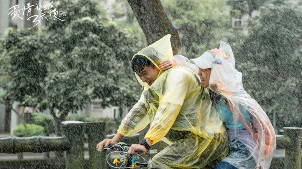 Liu Kuan-ting as Wang Yen (left) and Annie Chen as Ning Yu-chu in a still from No Regrets in Life. Photo: Netflix