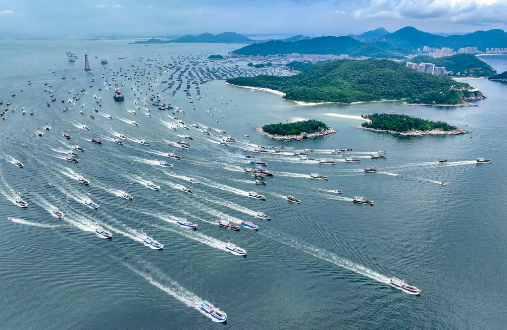 Chinese fishing boats head out to sea on the first day of the fishing season in Yangjiang, Guangdong province, on August 16. Photo: AFP Chinese fishing boats head out to sea on the first day of the fishing season in Yangjiang, Guangdong province, on August 16. Photo: AFP