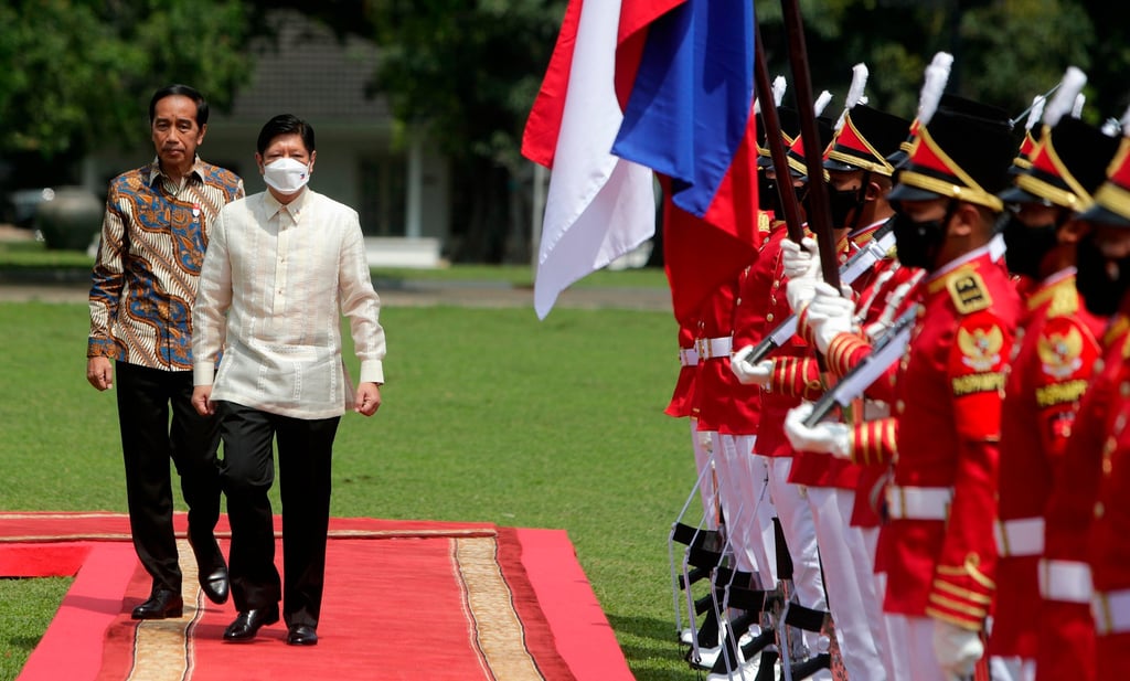 Philippine President Ferdinand Marcos Jnr (second from left), accompanied by his Indonesian counterpart Joko Widodo (left) inspects an honour guard at the presidential palace in Bogor, Indonesia on Monday. Photo: Pool via AFP Philippine President Ferdinand Marcos Jnr (second from left), accompanied by his Indonesian counterpart Joko Widodo (left) inspects an honour guard at the presidential palace in Bogor, Indonesia on Monday. Photo: Pool via AFP