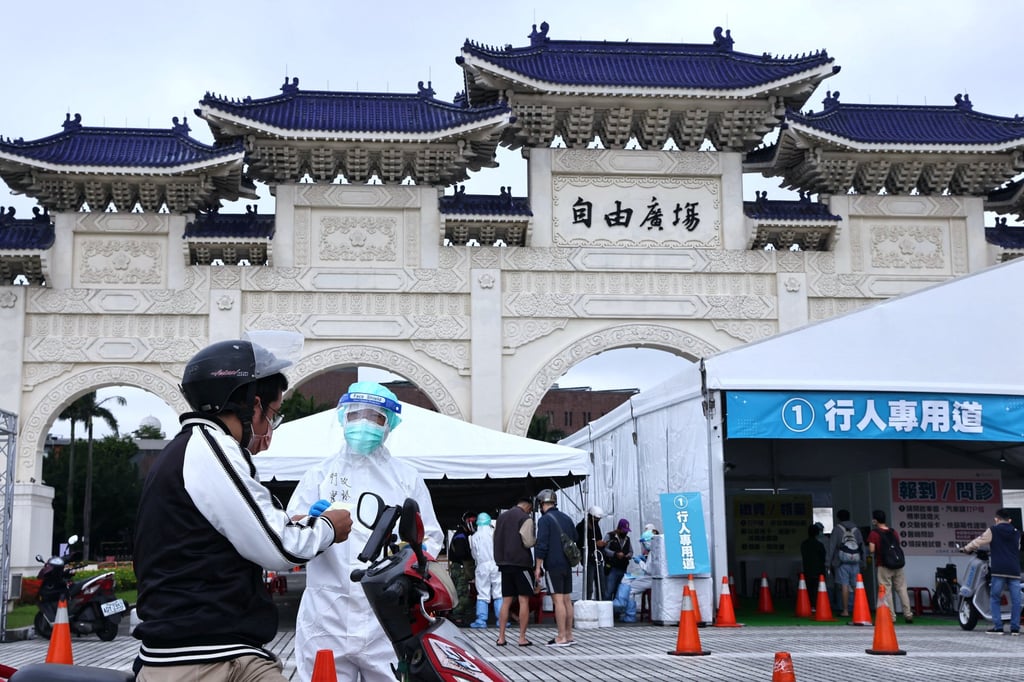 Drive-through Covid-19 tests under way at Liberty Square in Taipei in May. Photo: Reuters