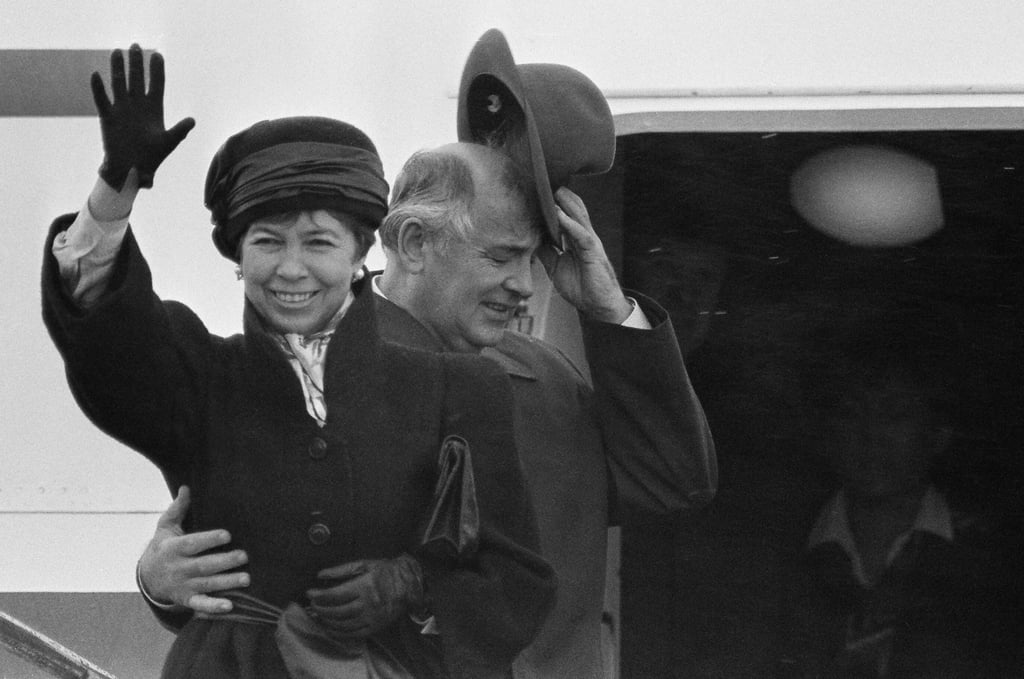 Mikhail Gorbachev holds onto his hat and the waist of his wife Raisa, who waves to reporters in spite of driving wind and rain as they board the Ilyushing-62 jetliner at end of a summit in Reykjavik, Iceland, on October 13, 1986. Photo: Reuters Mikhail Gorbachev holds onto his hat and the waist of his wife Raisa, who waves to reporters in spite of driving wind and rain as they board the Ilyushing-62 jetliner at end of a summit in Reykjavik, Iceland, on October 13, 1986. Photo: Reuters