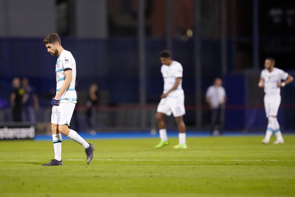 Chelsea players leave the pitch after the loss to Dinamo Zagreb. Photo AP Chelsea players leave the pitch after the loss to Dinamo Zagreb. Photo AP