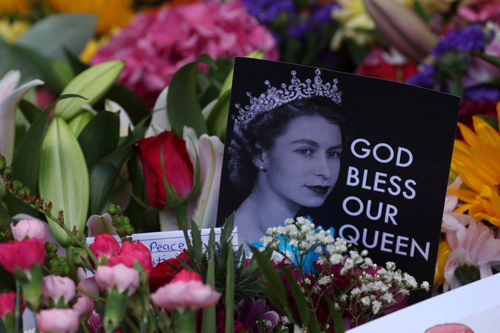 Cards and flowers are laid out following the death of Britain’s Queen Elizabeth, in Balmoral, Scotland, UK on Saturday. Photo: Reuters Cards and flowers are laid out following the death of Britain’s Queen Elizabeth, in Balmoral, Scotland, UK on Saturday. Photo: Reuters