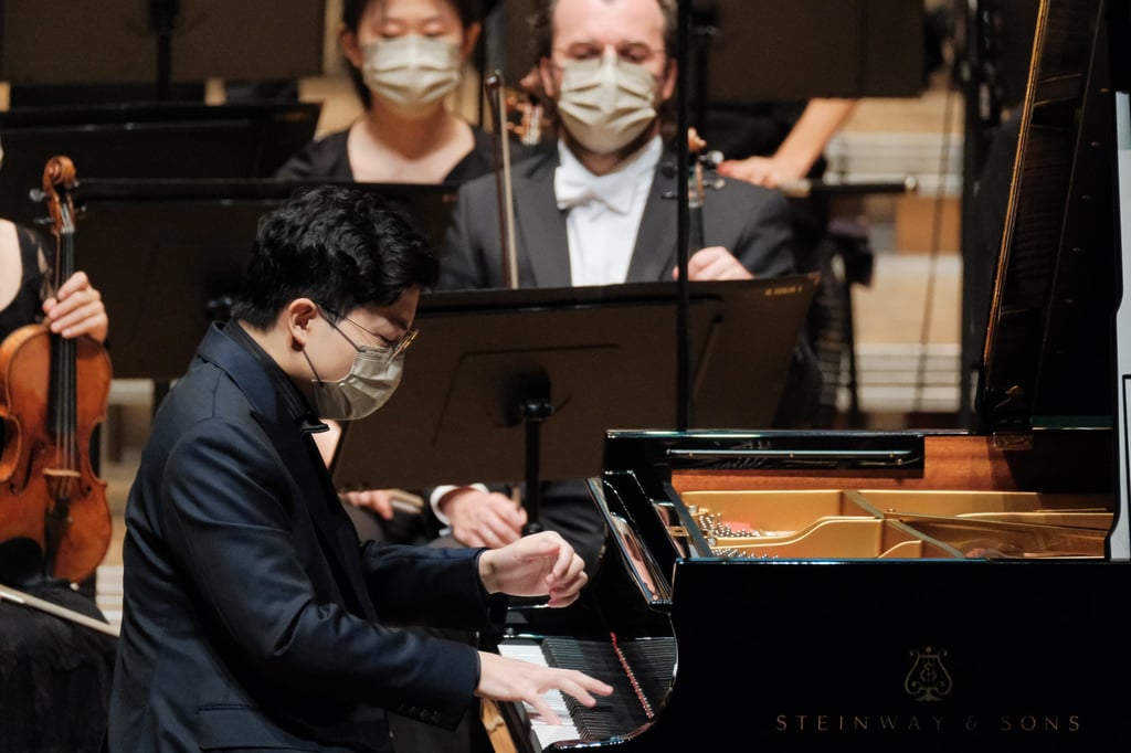 Pianist Avan Yu performing Mozart’s Piano Concerto No. 22 with the Hong Kong Philharmonic Orchestra, conducted by Jaap van Zweden, on September 9, 2022 at the Hong Kong Cultural Centre. Photo: Ka Lam/HK Phil