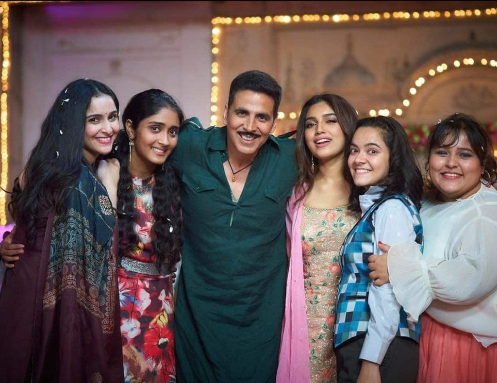 Akshay Kumar and actresses in Raksha Bandhan, which tanked at the box office.