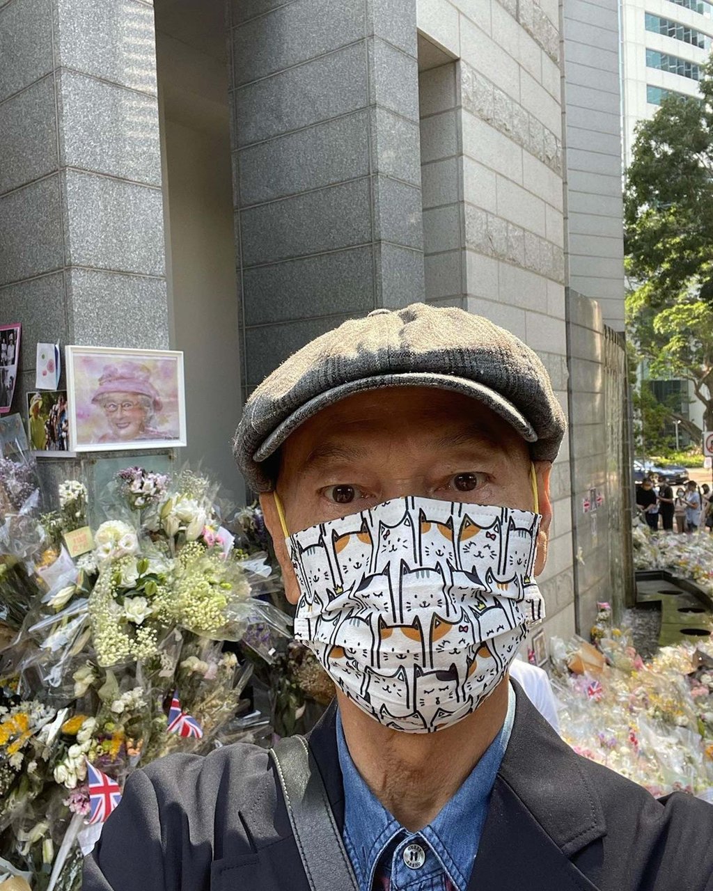 Law Kar-ying, the 75-year-old Cantonese opera star, posted a selfie while paying respects to Queen Elizabeth at the British consulate in Hong Kong. Photo: Instagram@hangtonglaw Law Kar-ying, the 75-year-old Cantonese opera star, posted a selfie while paying respects to Queen Elizabeth at the British consulate in Hong Kong. Photo: Instagram@hangtonglaw