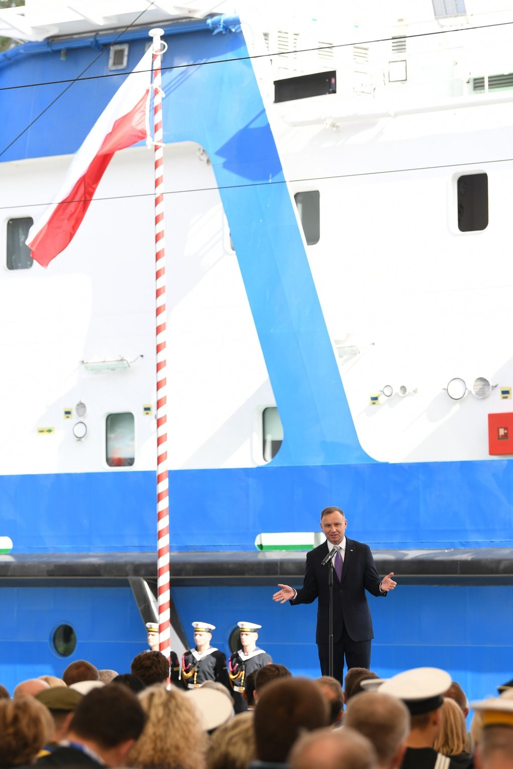 Polish President Andrzej Duda speaks during the opening ceremony of the shipping canal. He said the investment will pay off through the increase in the value of the land around it, through the development of the cities and ports on the lagoon thanks to increased trade, business and tourism. Photo: EPA-EFE