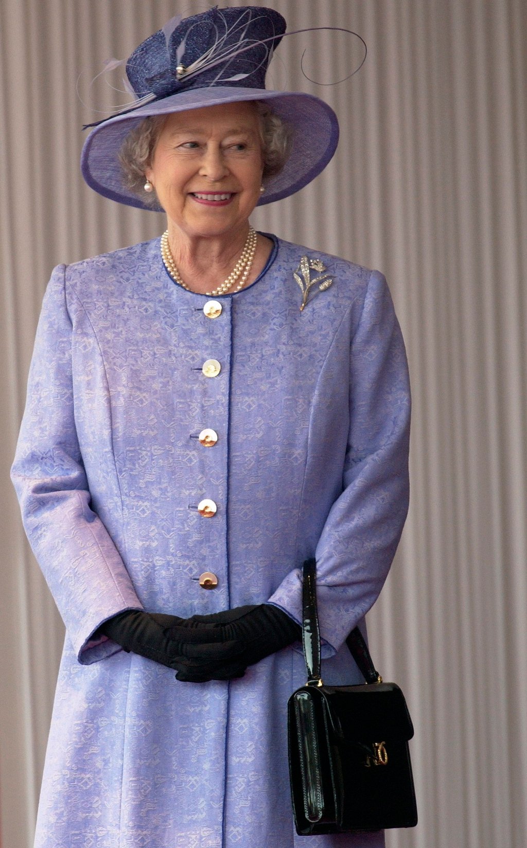 Burberry queen elizabeth online