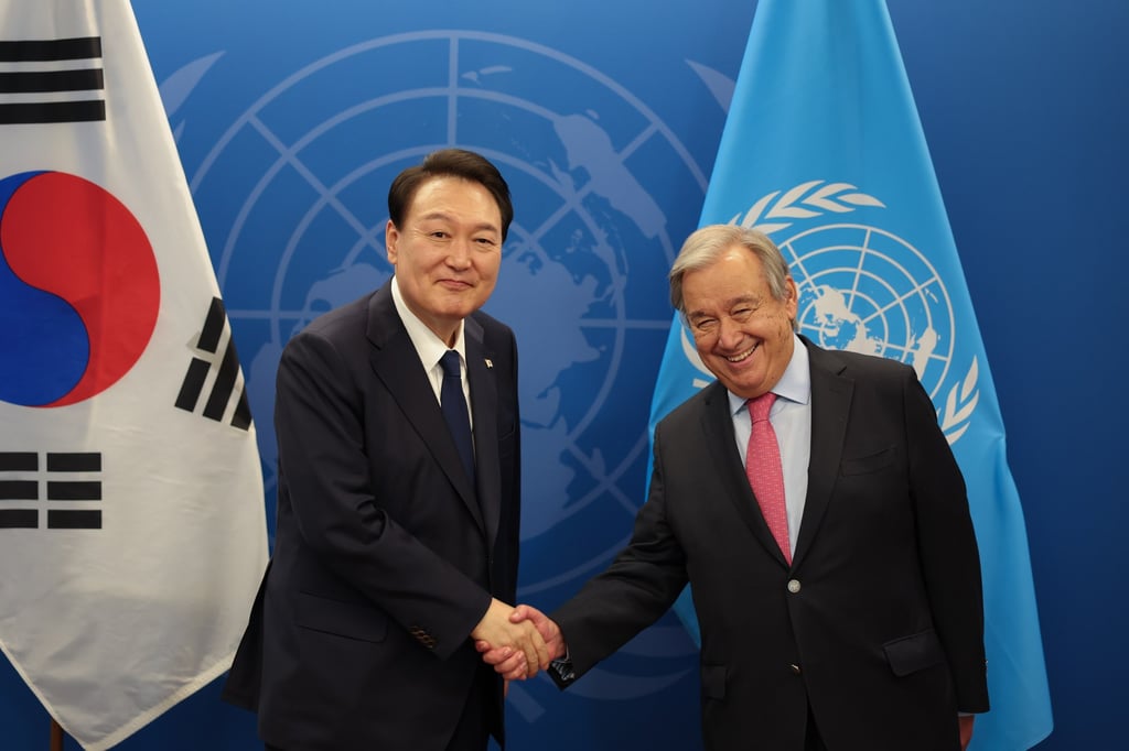 South Korean President Yoon Suk-yeol shakes hands with UN Secretary General Antonio Guterres at the UN headquarters in New York on Tuesday. Photo: Yonhap via EPA-EFE