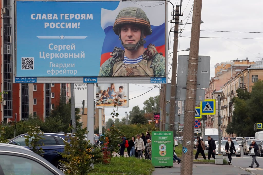 A billboard depicting a soldier with the slogan ‘Glory to the Heroes of Russia’ stands in St. Petersburg, Russia on September 20, 2022. Photo: EPA-EFE A billboard depicting a soldier with the slogan ‘Glory to the Heroes of Russia’ stands in St. Petersburg, Russia on September 20, 2022. Photo: EPA-EFE