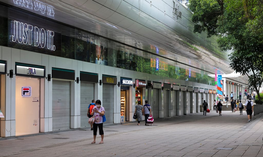 Many commercial units stand empty at Park Lane Shopper’s Boulevard at Tsim Sha Tsui on May 31, 2022. The owners submitted an application to turn the 300-metre long, 50-store complex into a food and beverage destination. Photo: Jelly Tse Many commercial units stand empty at Park Lane Shopper’s Boulevard at Tsim Sha Tsui on May 31, 2022. The owners submitted an application to turn the 300-metre long, 50-store complex into a food and beverage destination. Photo: Jelly Tse