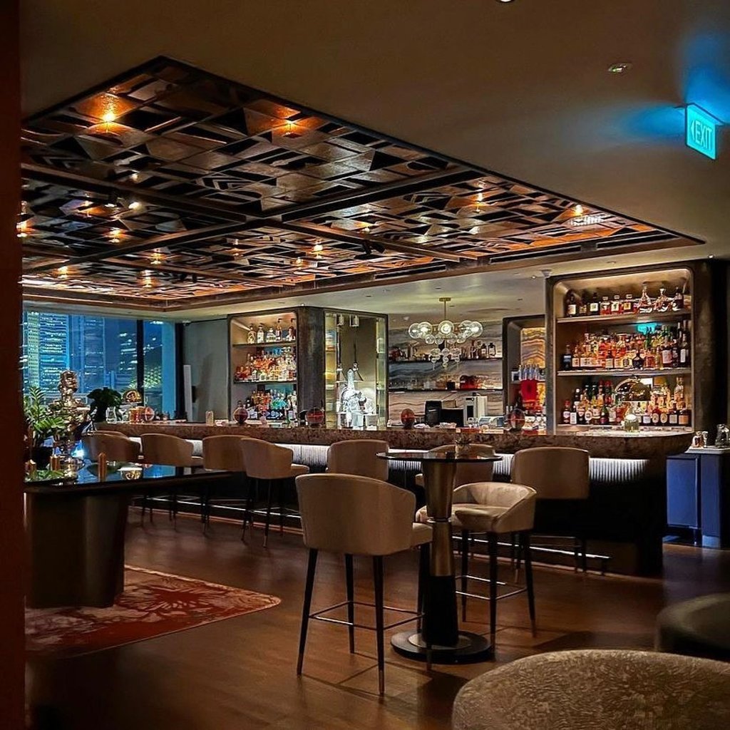 Mandarin Oriental’s MO in Singapore will greet you with the warm, impeccable service that the luxury hotel group is ohso famous for. Photo: @mobarsg/Instagram Mandarin Oriental’s MO in Singapore will greet you with the warm, impeccable service that the luxury hotel group is ohso famous for. Photo: @mobarsg/Instagram