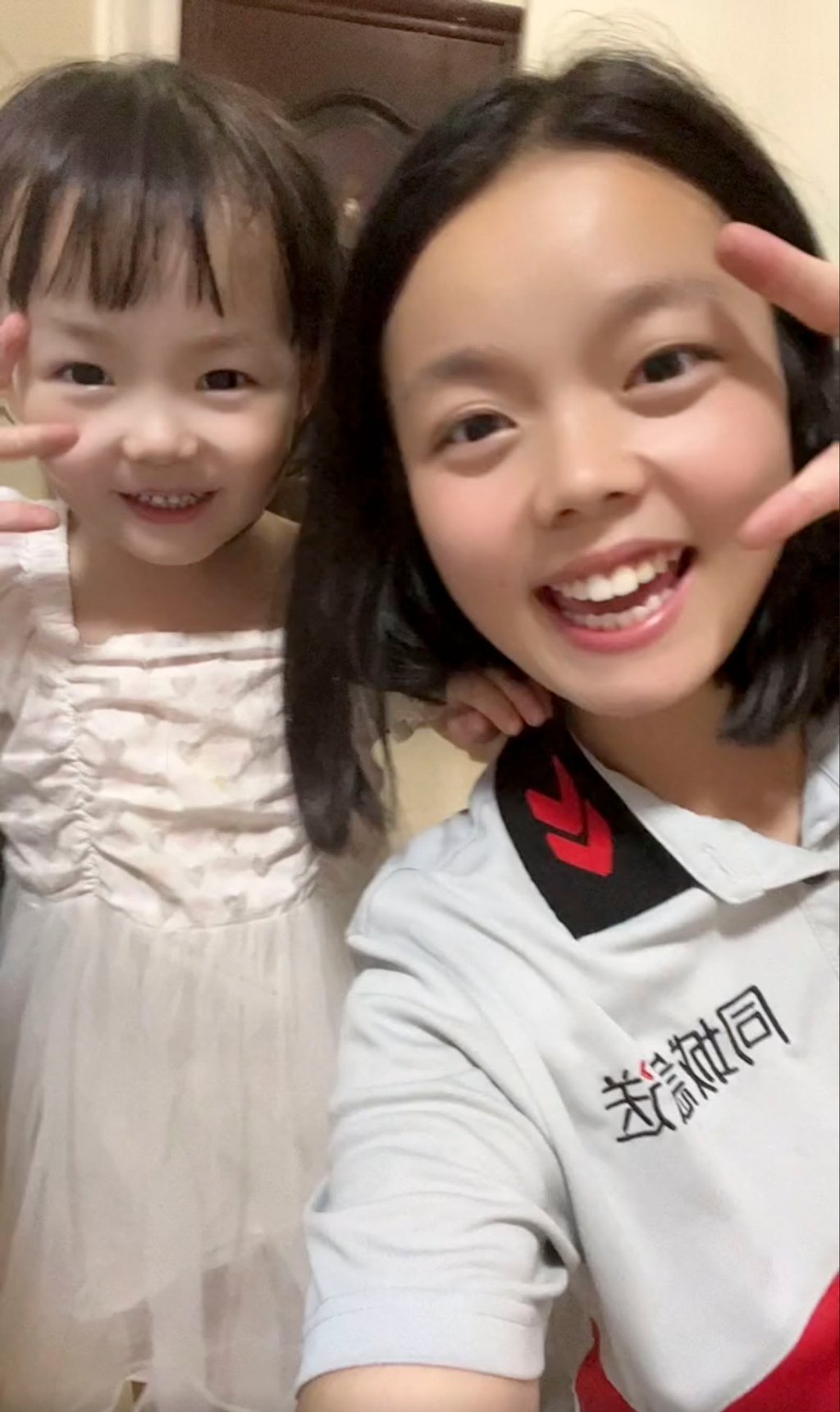 Chen with her daughter, who started kindergarten this year. Photo: Weibo