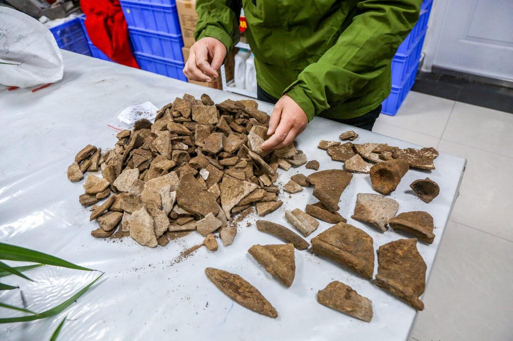 A conservator restores an earthenware from relic pieces found in an archaeological discovery in Zhengzhou in 2020. Photo: Getty Images A conservator restores an earthenware from relic pieces found in an archaeological discovery in Zhengzhou in 2020. Photo: Getty Images