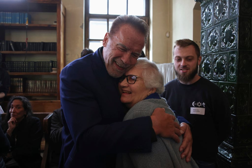 Schwarzenegger hugs Holocaust survivor Lydia Maksimovicz in Oswiecim, Poland, on Wednesday. Photo: AP Schwarzenegger hugs Holocaust survivor Lydia Maksimovicz in Oswiecim, Poland, on Wednesday. Photo: AP