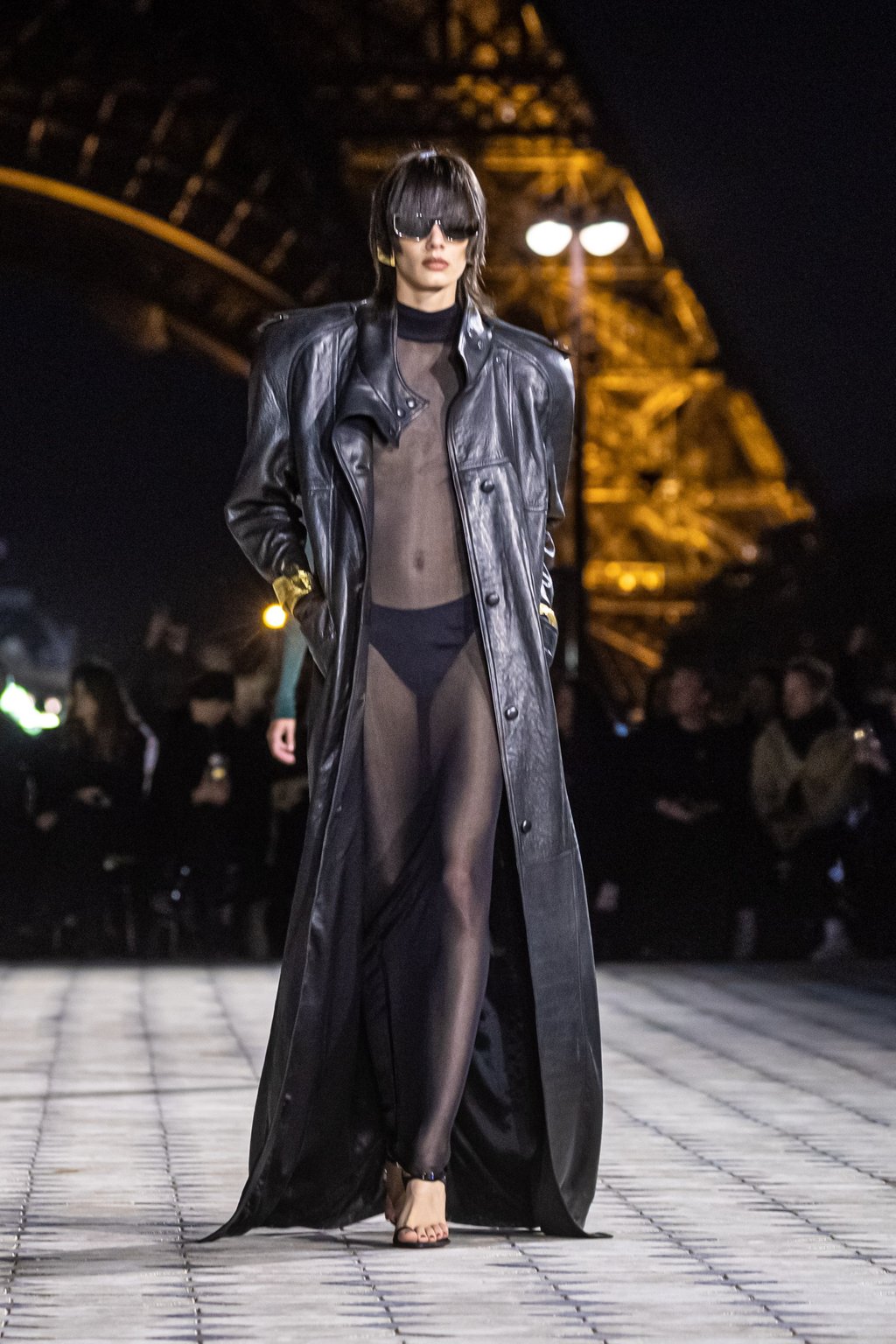 An all-black ensemble worn by a model for the spring/summer 2023 ready-to-wear collection by Saint Laurent fashion house during the Paris Fashion Week, in Paris, France, on September 27. Photo: EPA-EFE