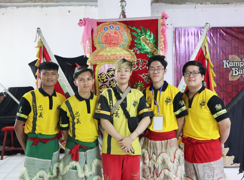 Ksatria’s third-generation lion dancers pose in front of their banner at regional competition. Photo: Johannes Nugroho Ksatria’s third-generation lion dancers pose in front of their banner at regional competition. Photo: Johannes Nugroho