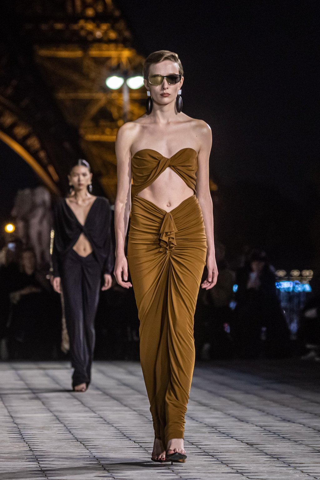 Models wore slim-fitting dresses on the runway for the spring/summer 2023 ready-to-wear collection by Saint Laurent fashion house during the Paris Fashion Week, in Paris, France, on September 27. Photo: EPA-EFE