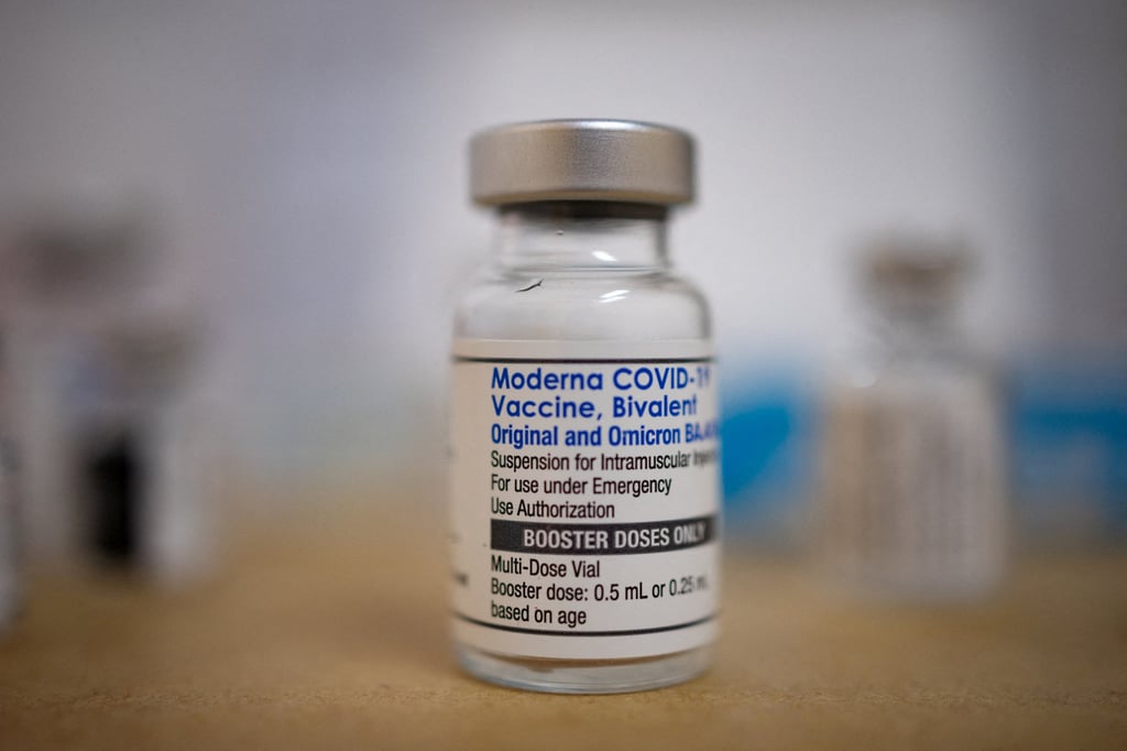 A vial of the Moderna booster vaccine targeting BA.4 and BA.5 Omicron subvariants. Photo: Reuters