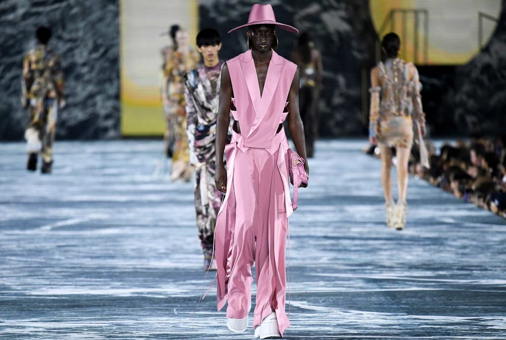 A model presents a head-to-toe pink creation for the Balmain spring/summer 2023 fashion show during the Paris Womenswear Fashion Week, in Paris, on September 28. Photo: AFP A model presents a head-to-toe pink creation for the Balmain spring/summer 2023 fashion show during the Paris Womenswear Fashion Week, in Paris, on September 28. Photo: AFP