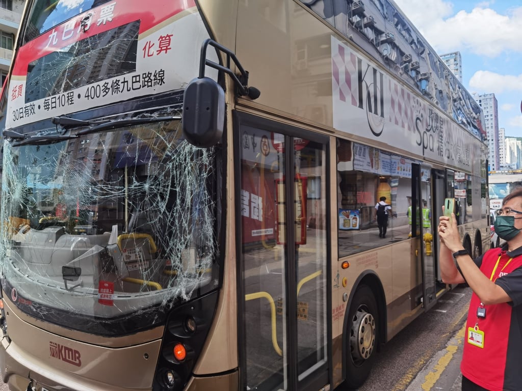 Two double-decker buses crashed in Kwai Chung road. Seven people were injured in the accident. Photo: Handout