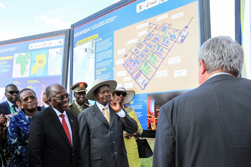 John Magufuli (left), who was then Tanzania’s president, and Ugandan President Yoweri Museveni stand in front of the project board for the East African Crude Oil Pipeline in Mutukula, Uganda, in 2017. Photo: AFP