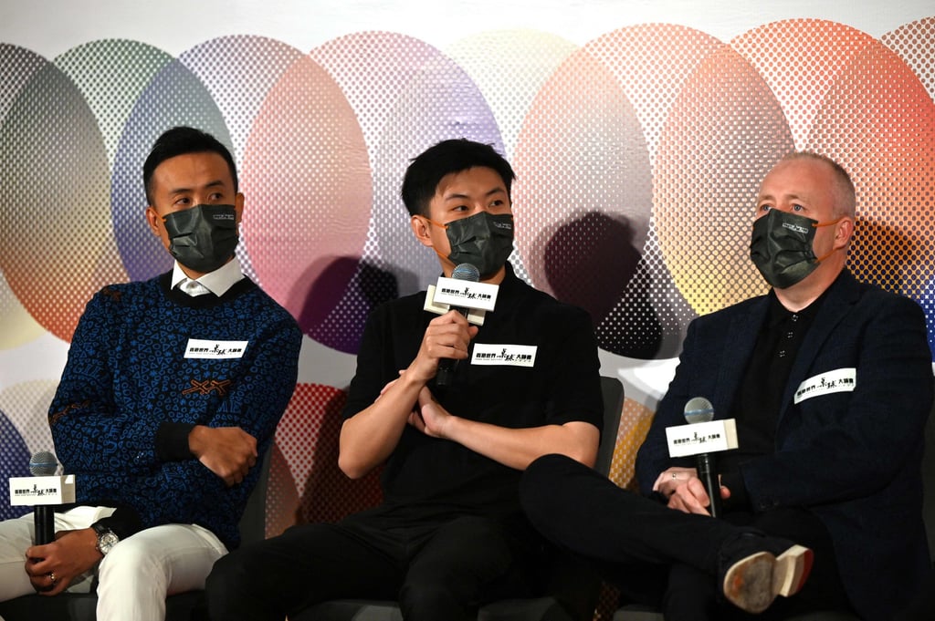 Zhao Xintong (centre) rubs shoulders with Marco Fu and John Higgins at Wednesday’s Masters launch. Photo: AFP Zhao Xintong (centre) rubs shoulders with Marco Fu and John Higgins at Wednesday’s Masters launch. Photo: AFP