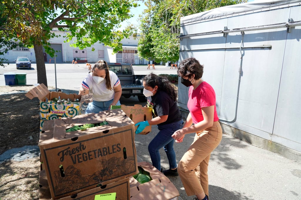 Patty Apple (right) helps load boxes of produce for donation at Food Shift, a non-profit organisation in California that collects unwanted groceries and distributes them to the needy. Photo: AP/Terry Chea Patty Apple (right) helps load boxes of produce for donation at Food Shift, a non-profit organisation in California that collects unwanted groceries and distributes them to the needy. Photo: AP/Terry Chea