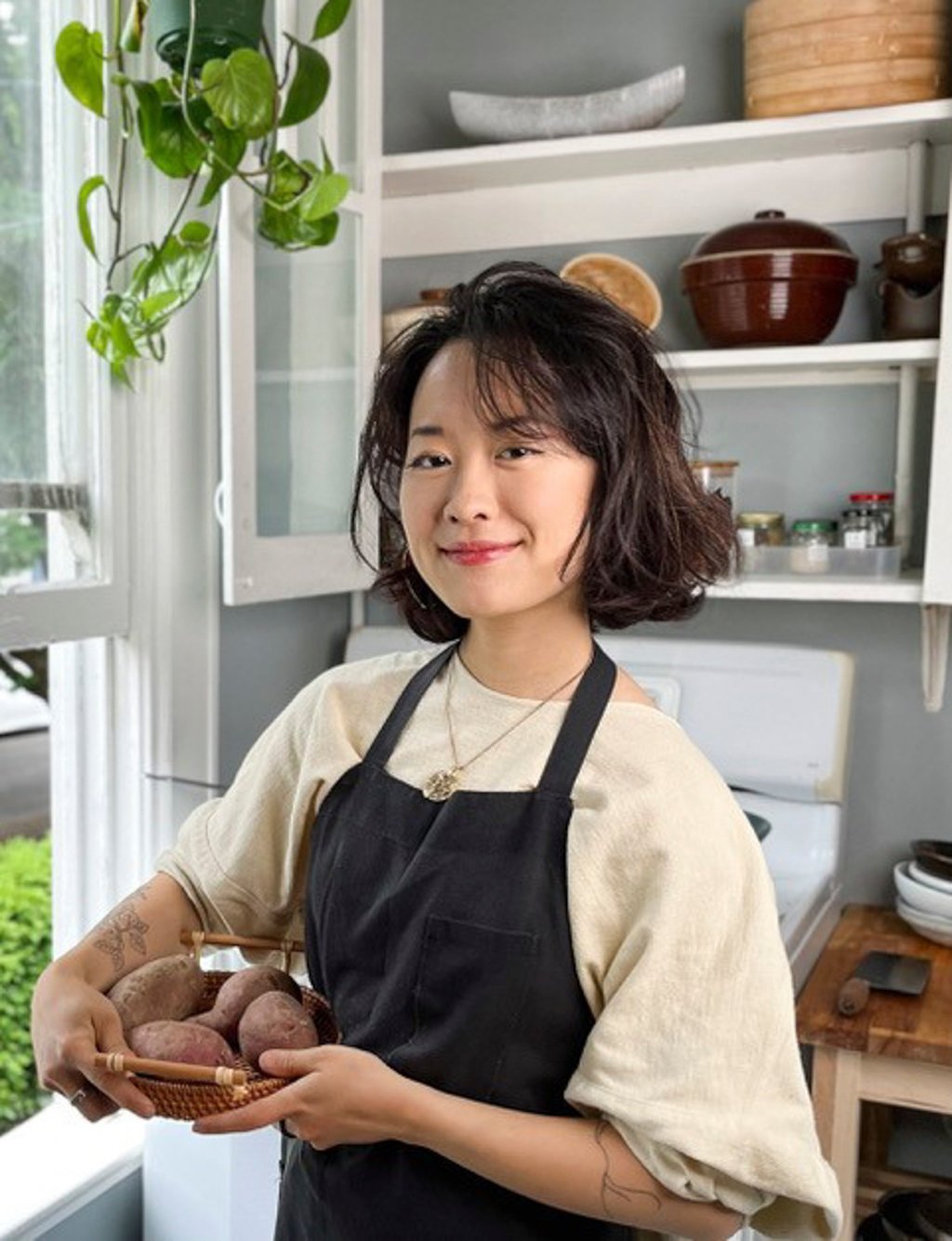 Self-taught chef Hannah Che, author of In The Vegan Chinese Kitchen. Self-taught chef Hannah Che, author of In The Vegan Chinese Kitchen.