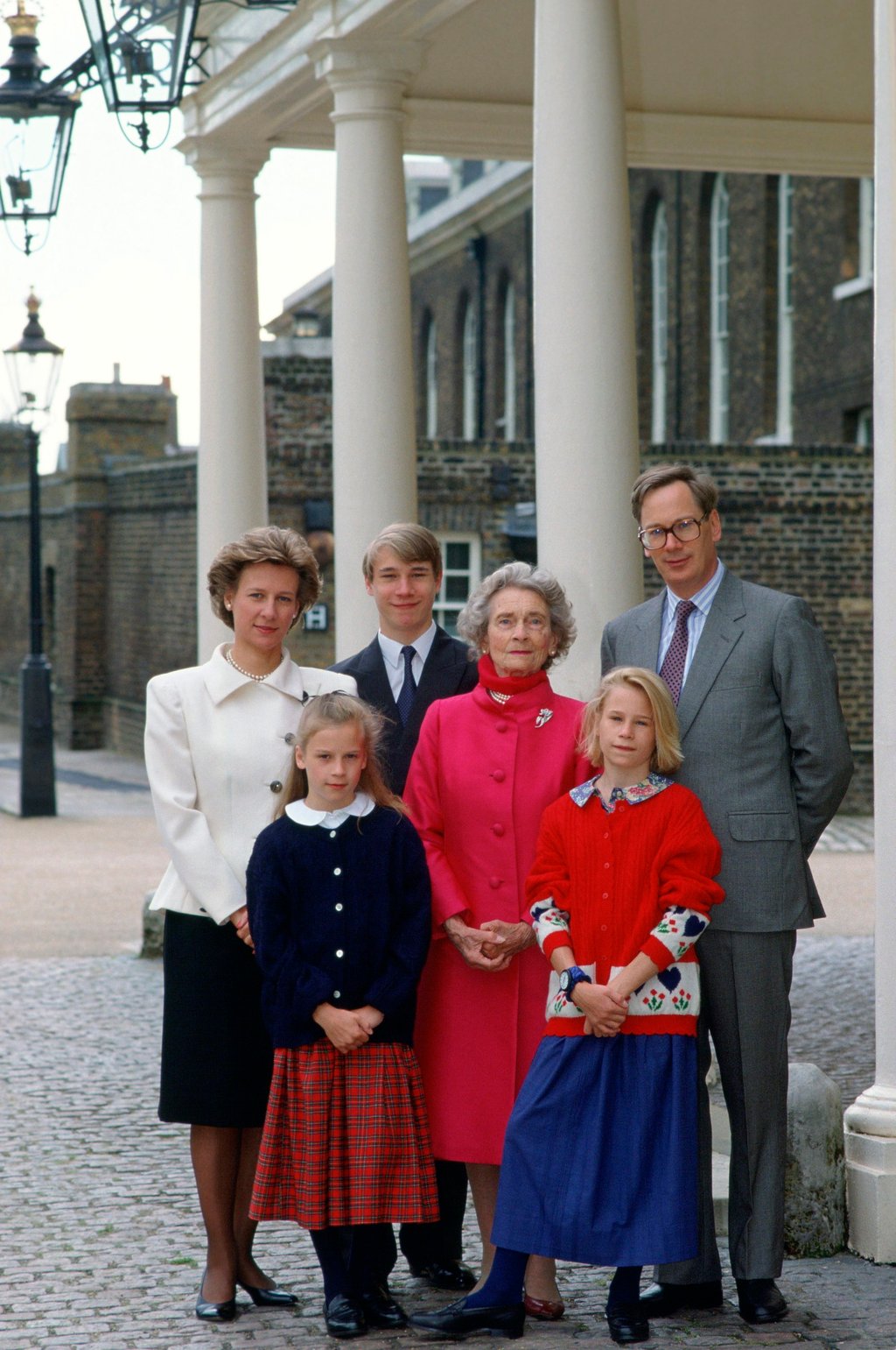 Princess Alice, Duchess Of Gloucester (centre) with her family, the Duke And Duchess Of Gloucester, Earl Of Ulster, Lady Rose And Lady Davina Windsor At Kensington Palace for a photo session to commemorate her 90th year in 1991. Photo: Getty Images