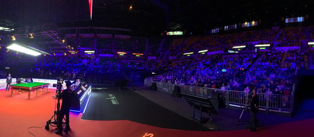 The Hong Kong Masters drew a bigger and more vocal crowd on day two. Photo: Dickson Lee The Hong Kong Masters drew a bigger and more vocal crowd on day two. Photo: Dickson Lee