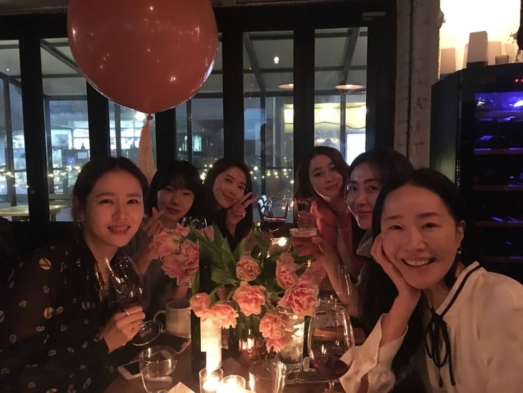 Son Ye-jin and the Crash Landing on You cast. Photo: @yejinhand/Instagram