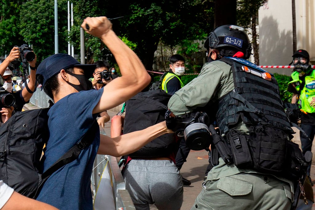 Protesters and police clash on July 1, 2020. Photo: AFP Protesters and police clash on July 1, 2020. Photo: AFP