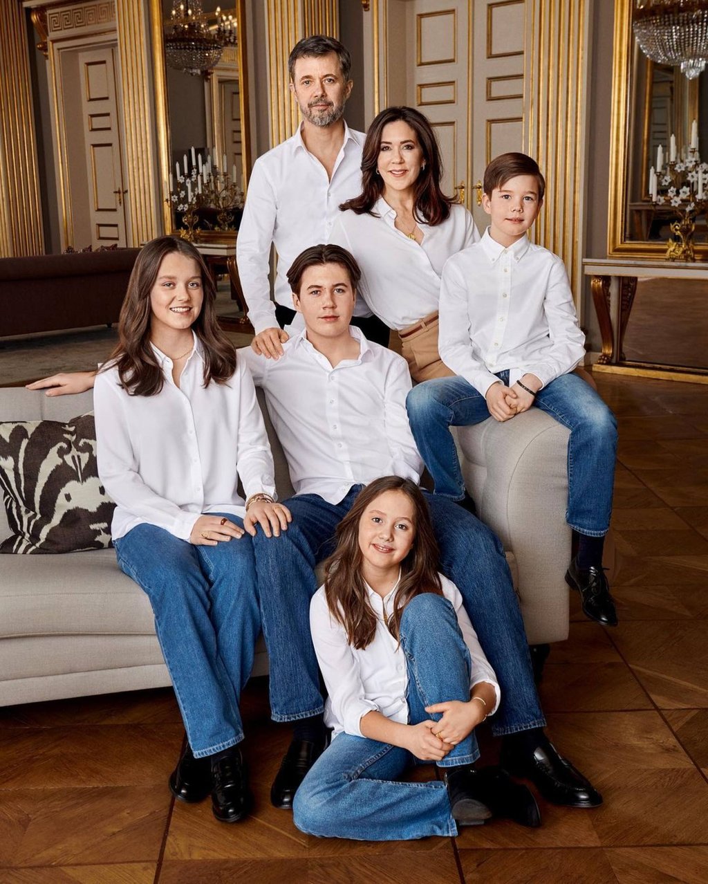 Princess Isabella with her parents, Crown Princess Mary and Crown Prince Frederik, and siblings, Prince Christian, Prince Vincent and Princess Josephine. Photo: @detdanskekongehus/Instagram