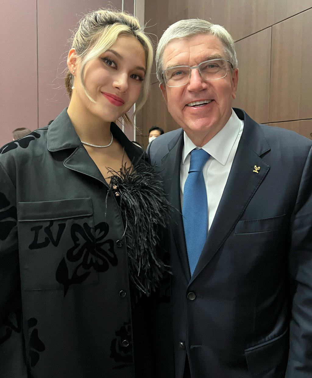 Eileen Gu with IOC president Thomas Bach at the ANOC Awards ceremony in Seoul. Photo: ANOC