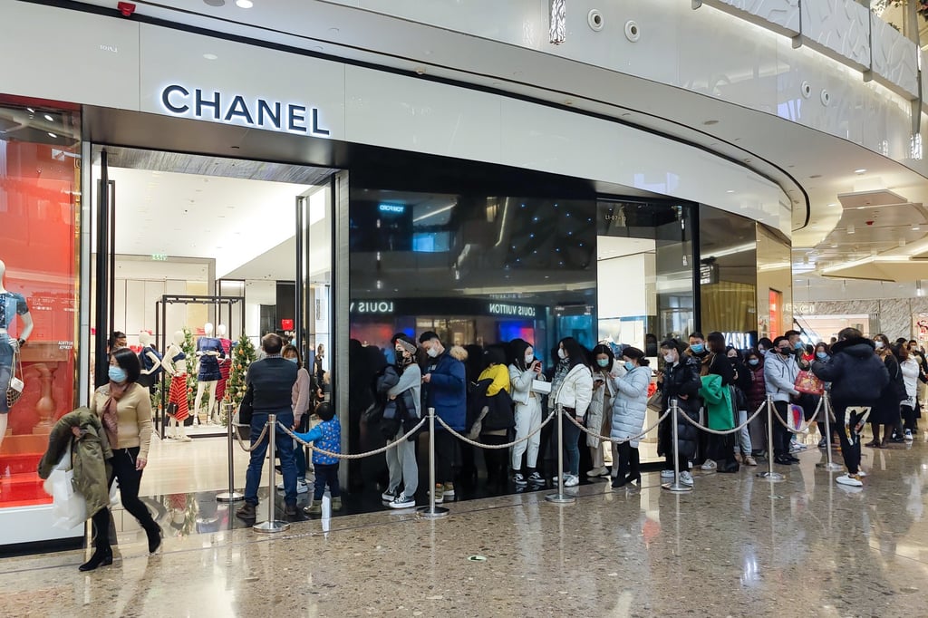 Customers line up to enter a Chanel store at IFC Mall in Shanghai, China in December 2020. Photo: Getty Images Customers line up to enter a Chanel store at IFC Mall in Shanghai, China in December 2020. Photo: Getty Images