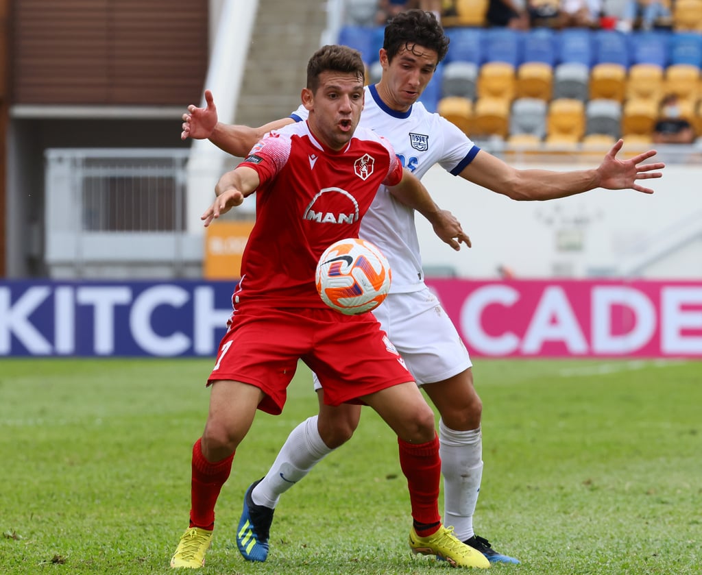 Southern’s Figueiredo Pereira Stefan looks to protect the ball from Clement Benhaddouche.