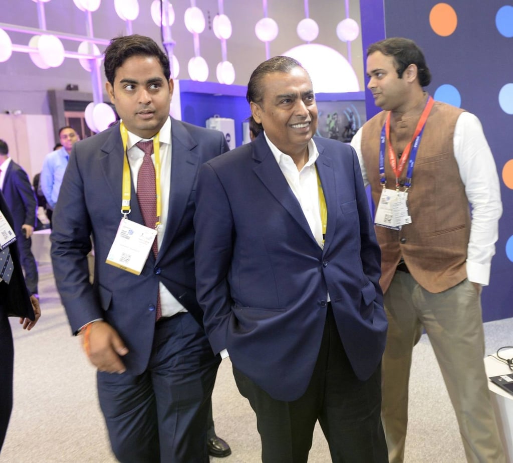 Mukesh Ambani, chairman of Reliance Industries Ltd, centre, with his son Akash Ambani, chairman of Reliance Jio Infocomm Ltd, left, visit a company’s stall at India Mobile Congress 2022 in New Delhi, India, on October 1. Photo: Bloomberg
