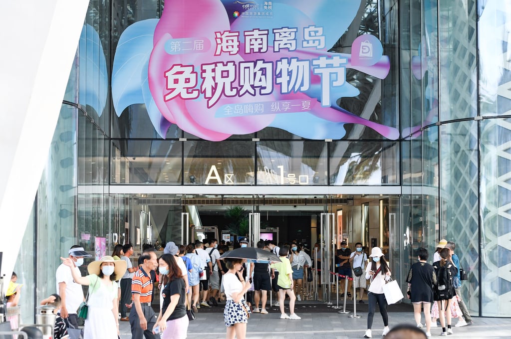 People shop at Sanya International Duty-Free Shopping Complex in Sanya, south China’s Hainan Province, Aug. 6, 2020. Photo: Xinhua People shop at Sanya International Duty-Free Shopping Complex in Sanya, south China’s Hainan Province, Aug. 6, 2020. Photo: Xinhua